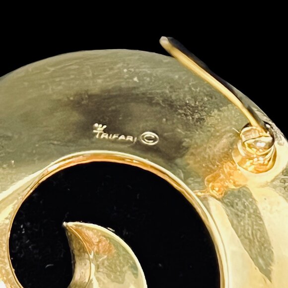 Vintage Crown Trifari Gold Tone And Clear Rhinestone Swirl Brooch (5170) - Picture 6 of 6